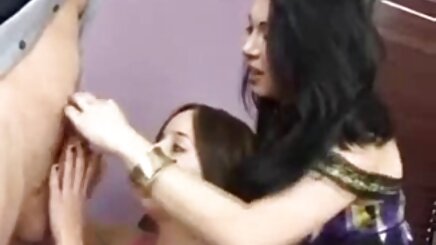 Büyük bir siyah horoz bedavaseksfilmi için böyle küçük bir vücut