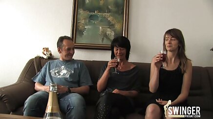 Arkanı dön porno seks filmi bedava ve benim kız emmek