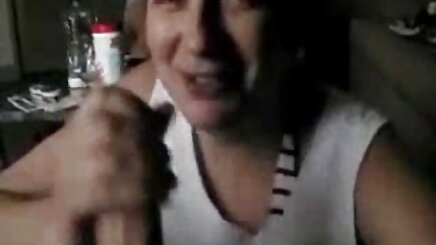 Sarışın o masturbates bedava porno film izle full içinde the banyo