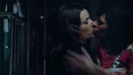 Anne yalama genç sex filmi ücretsiz
